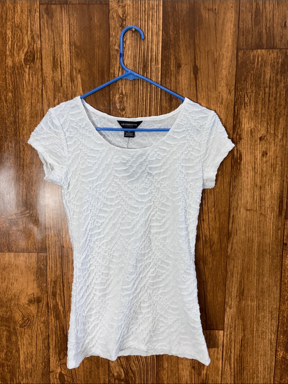 NWT Liz Claiborne White Short-Sleeve Textured Scoop Neck Tee